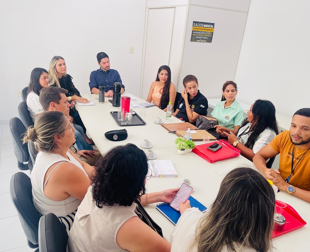Reunião no Ministério Público para fortalecer a proteção de crianças e adolescentes