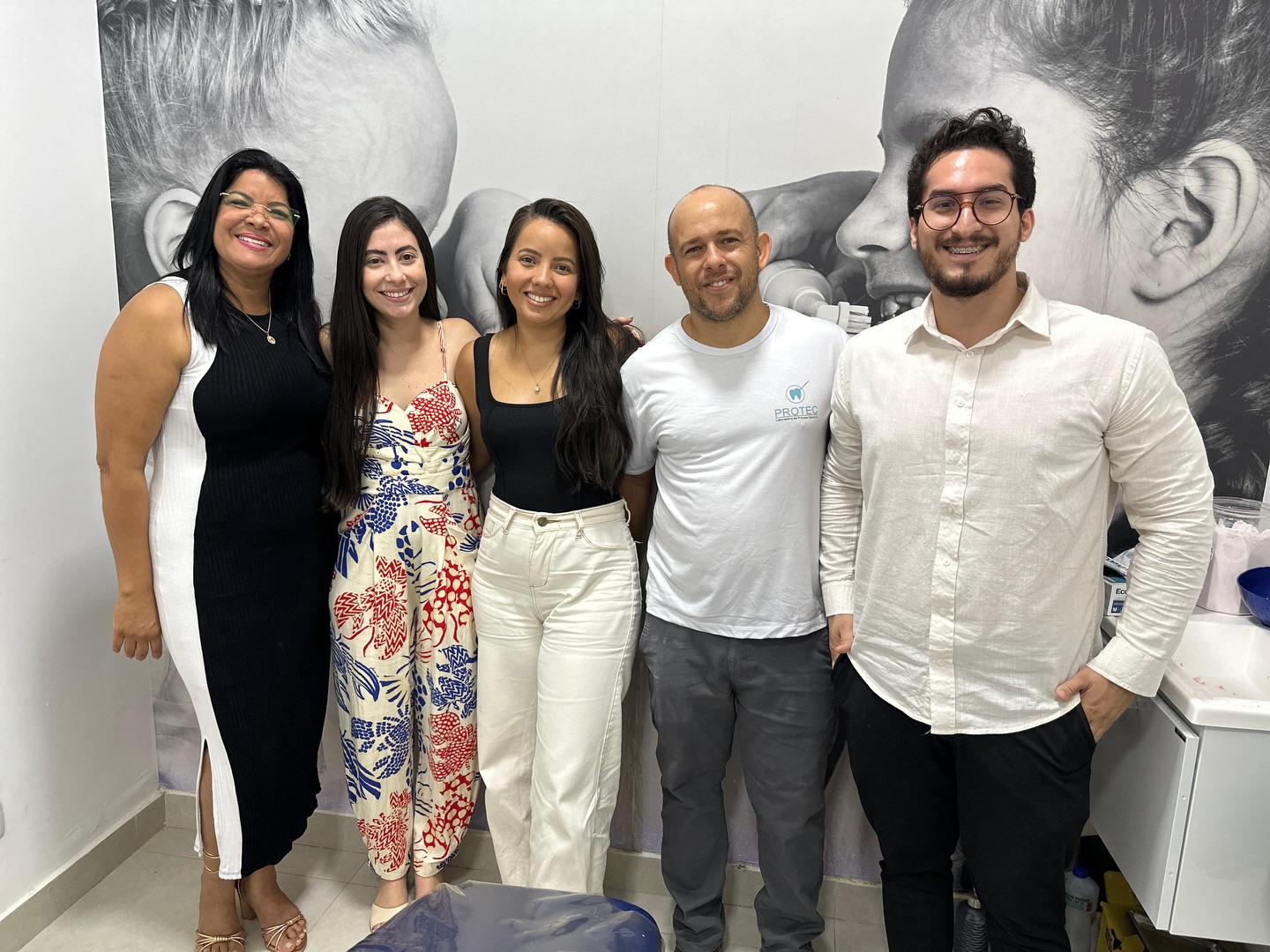 No Centro de Especialidades Odontológicas (CEO), vários de pacientes participaram do dia de moldagem de próteses dentárias